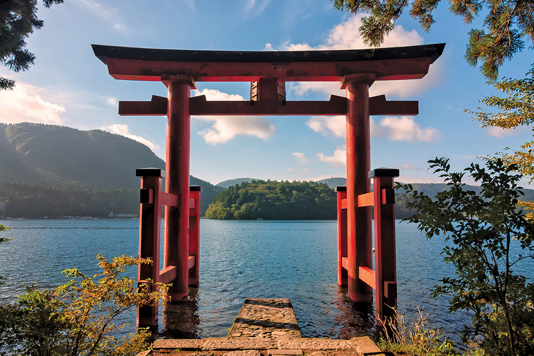 The Hakone Shrine on the shore of Lake Ashi 